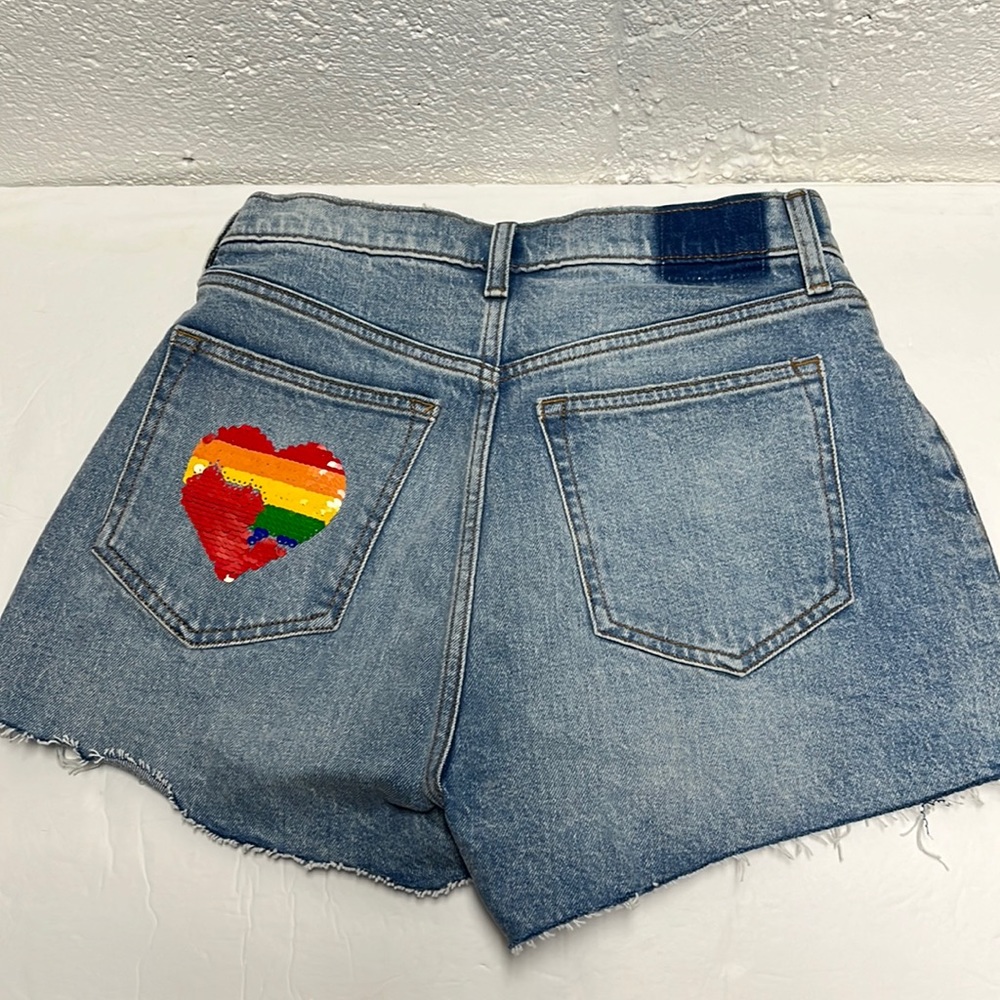 NWT Abercrombie curve love high rise mom shorts.  heart sequin pride shorts 27/4 - Picture 2 of 6